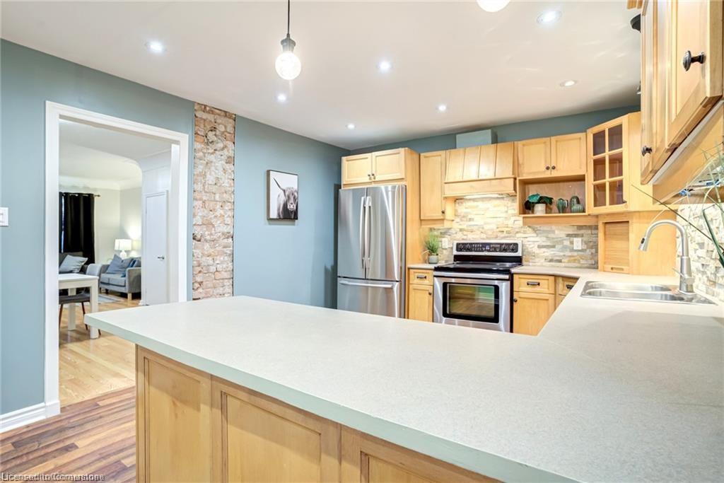 95 Case Street, Hamilton, ON - Indoor Photo Showing Kitchen With Double Sink With Upgraded Kitchen