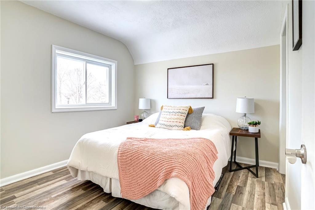 95 Case Street, Hamilton, ON - Indoor Photo Showing Bedroom