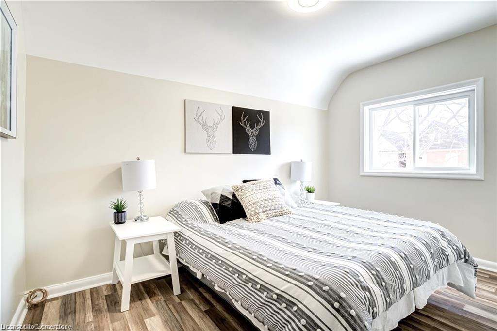 95 Case Street, Hamilton, ON - Indoor Photo Showing Bedroom