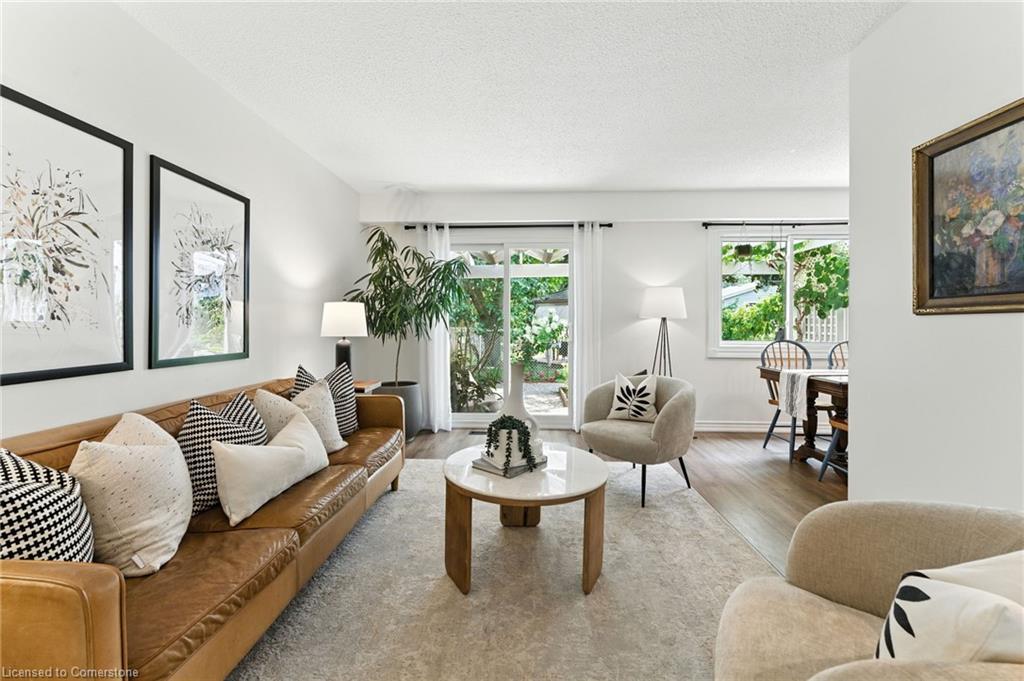 68 Westmount Mews, Cambridge, ON - Indoor Photo Showing Living Room