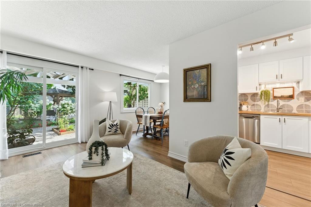 68 Westmount Mews, Cambridge, ON - Indoor Photo Showing Living Room
