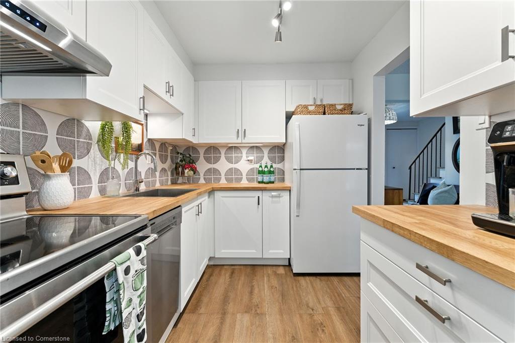 68 Westmount Mews, Cambridge, ON - Indoor Photo Showing Kitchen