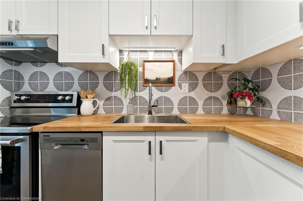 68 Westmount Mews, Cambridge, ON - Indoor Photo Showing Kitchen