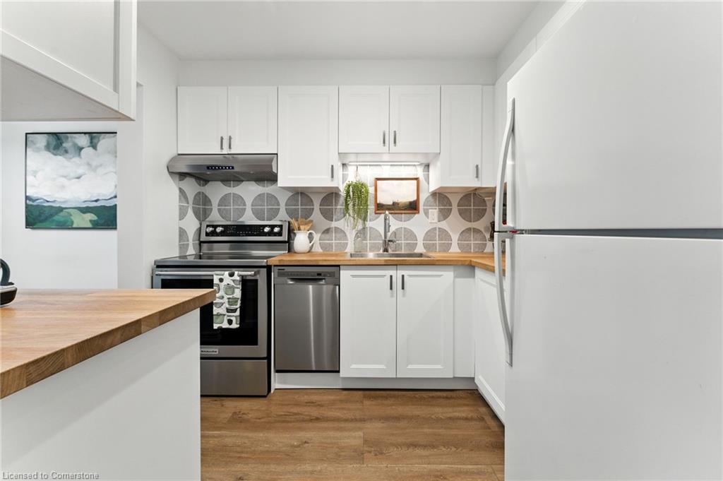 68 Westmount Mews, Cambridge, ON - Indoor Photo Showing Kitchen With Double Sink