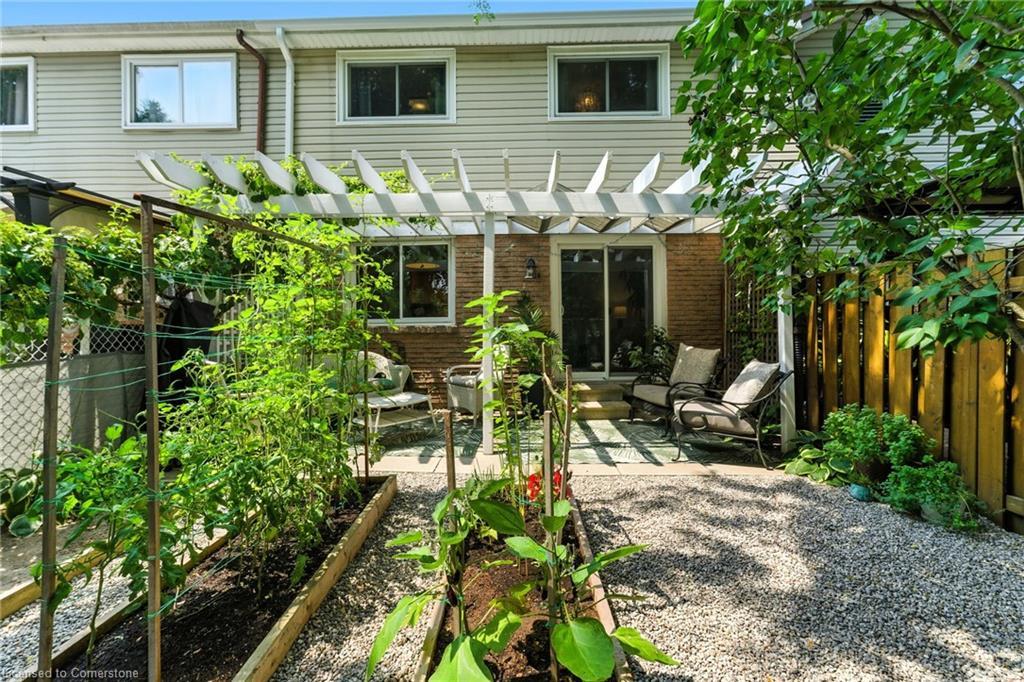 68 Westmount Mews, Cambridge, ON - Outdoor