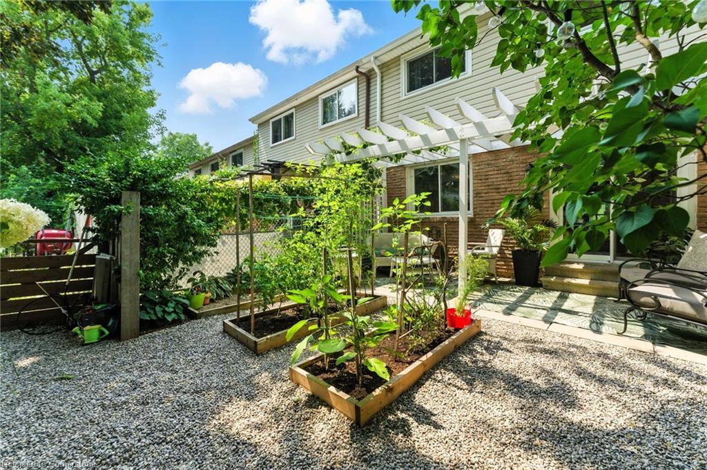 68 Westmount Mews, Cambridge, ON - Outdoor