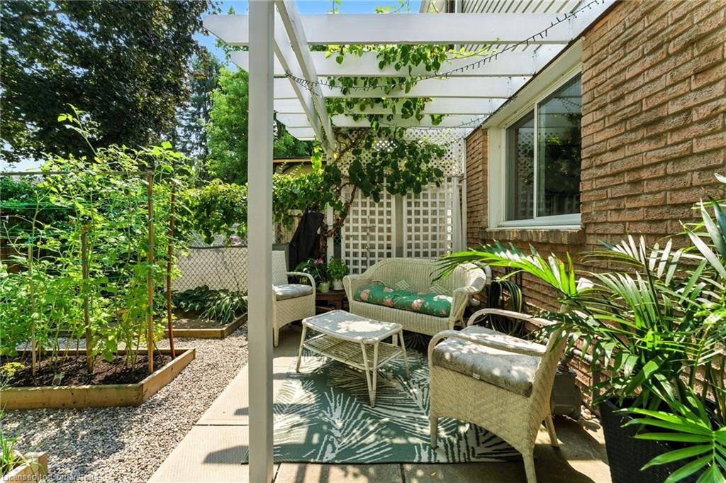 68 Westmount Mews, Cambridge, ON - Outdoor