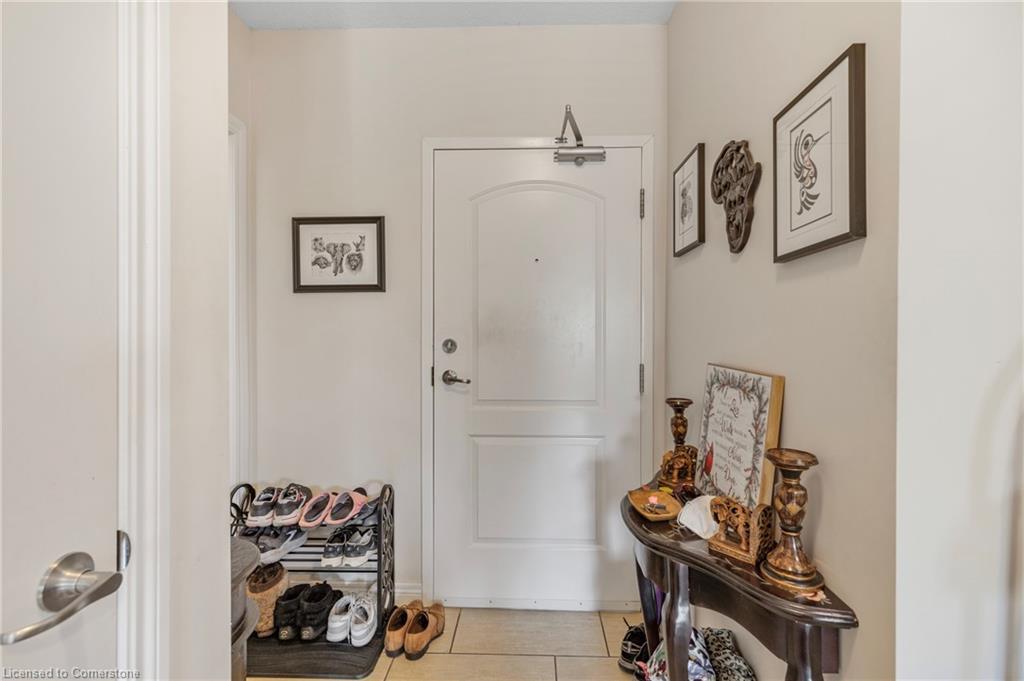 108-886 Golf Links Road, Ancaster, ON - Indoor Photo Showing Other Room