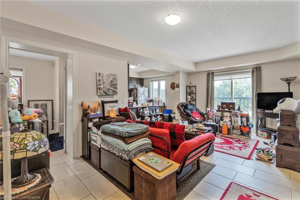 108-886 Golf Links Road, Ancaster, ON - Indoor Photo Showing Living Room