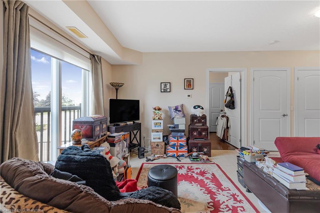108-886 Golf Links Road, Ancaster, ON - Indoor Photo Showing Living Room