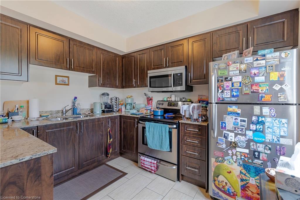 108-886 Golf Links Road, Ancaster, ON - Indoor Photo Showing Kitchen With Double Sink