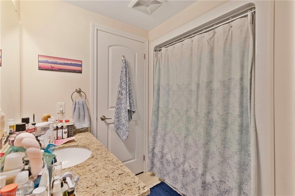 108-886 Golf Links Road, Ancaster, ON - Indoor Photo Showing Bathroom