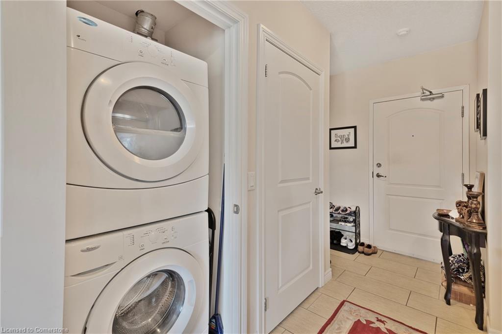 108-886 Golf Links Road, Ancaster, ON - Indoor Photo Showing Laundry Room