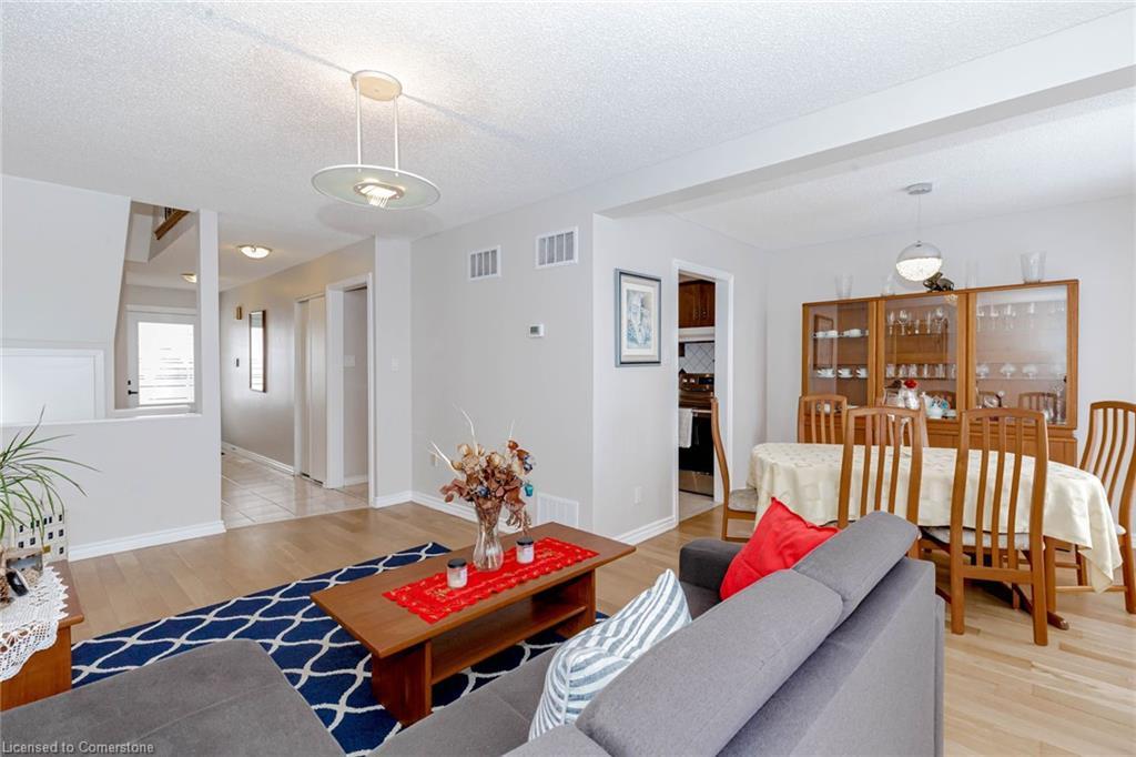 4155 Dursley Crescent, Mississauga, ON - Indoor Photo Showing Living Room