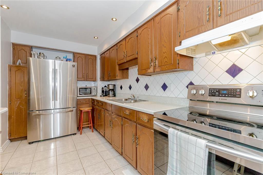 4155 Dursley Crescent, Mississauga, ON - Indoor Photo Showing Kitchen With Double Sink