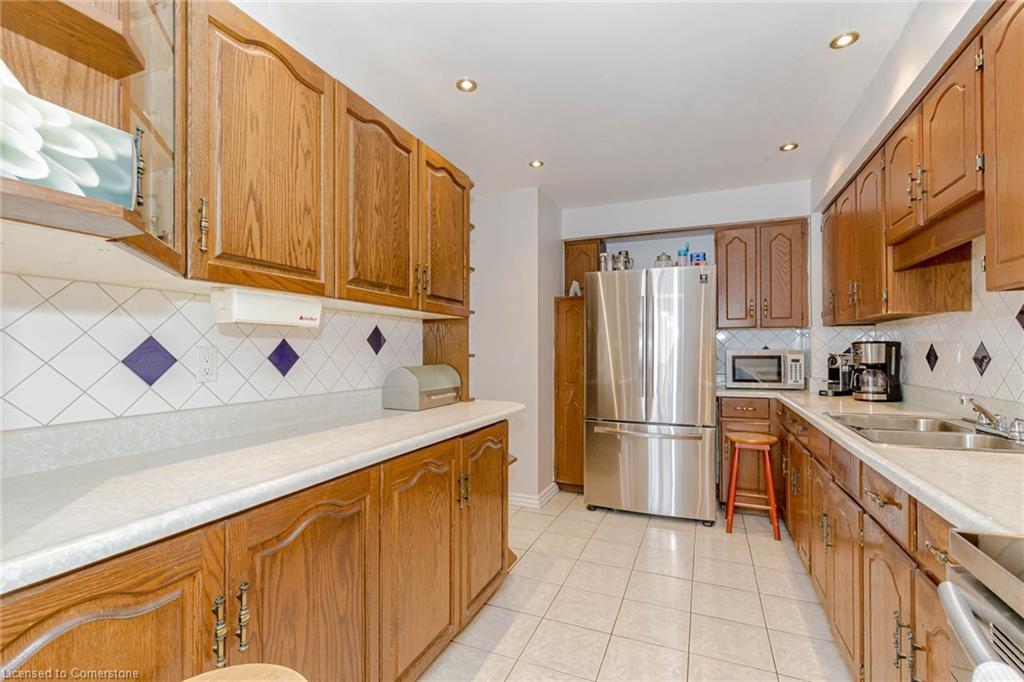 4155 Dursley Crescent, Mississauga, ON - Indoor Photo Showing Kitchen With Double Sink