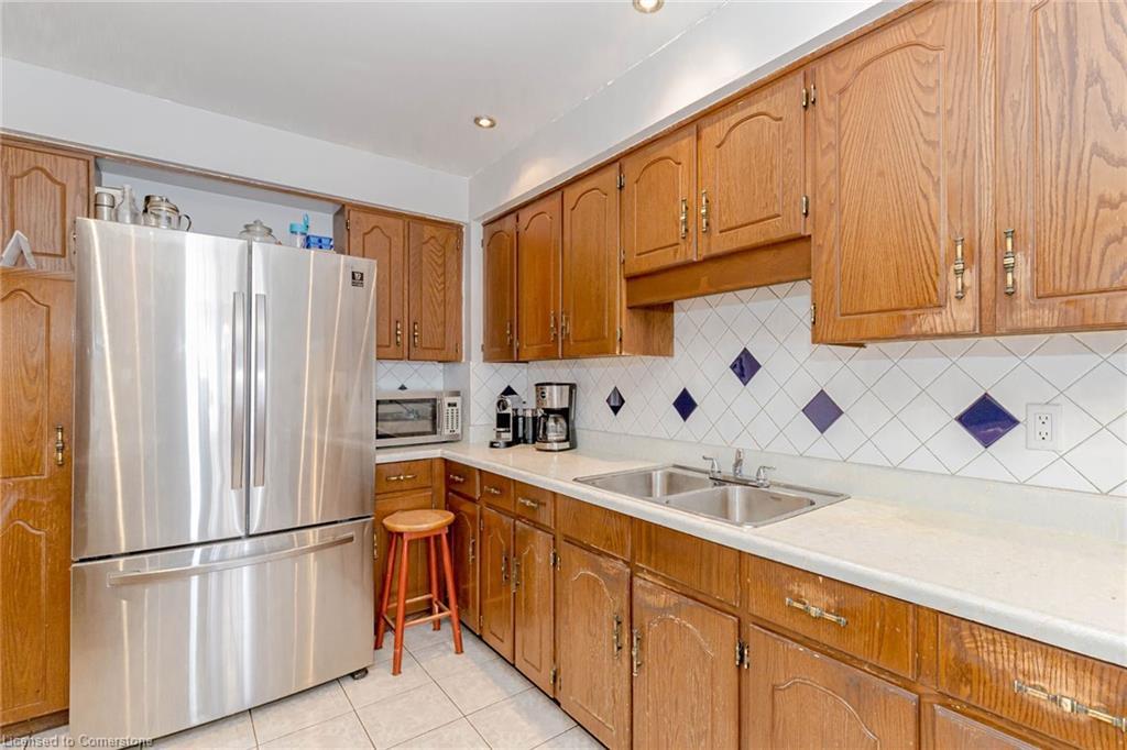 4155 Dursley Crescent, Mississauga, ON - Indoor Photo Showing Kitchen With Double Sink