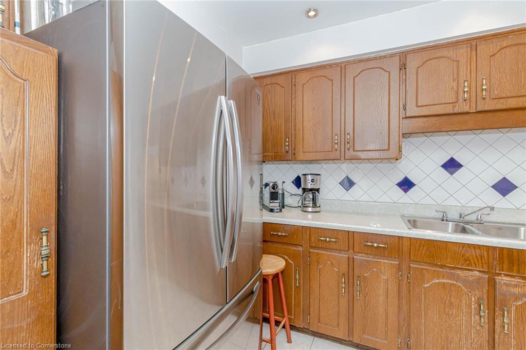 4155 Dursley Crescent, Mississauga, ON - Indoor Photo Showing Kitchen With Double Sink