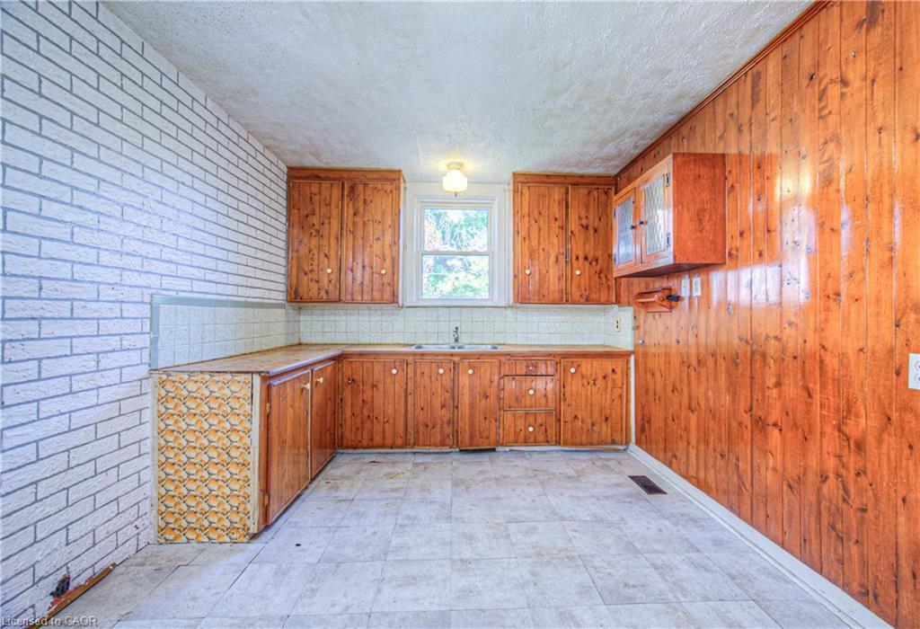 20 Beatty Avenue, Hamilton, ON - Indoor