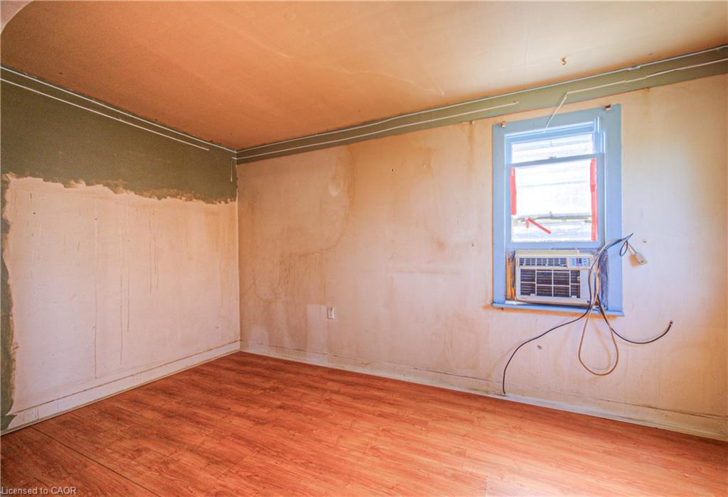 20 Beatty Avenue, Hamilton, ON - Indoor Photo Showing Other Room