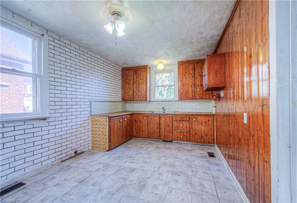 20 Beatty Avenue, Hamilton, ON - Indoor