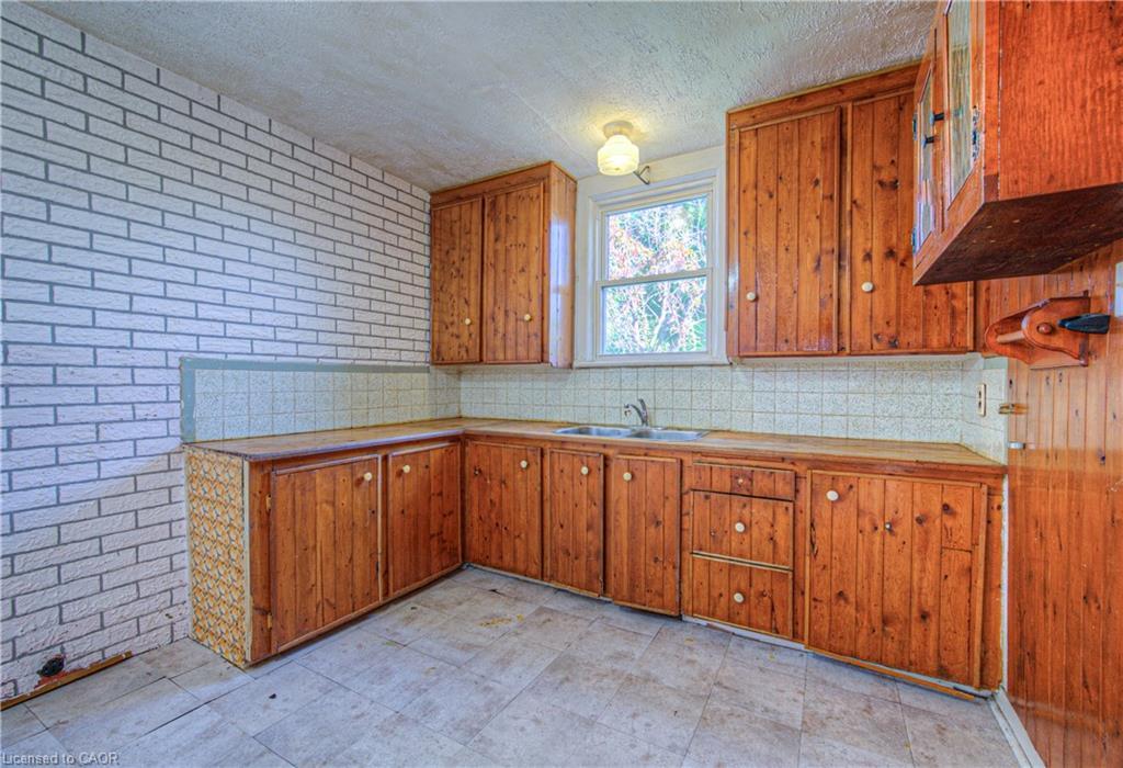 20 Beatty Avenue, Hamilton, ON - Indoor Photo Showing Kitchen With Double Sink