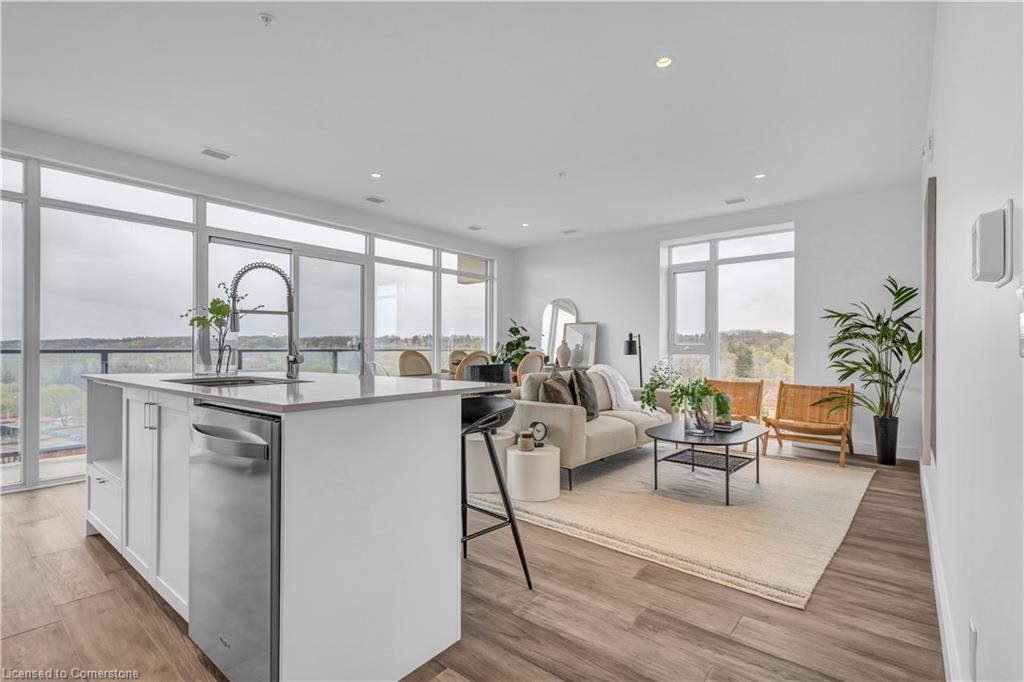 1414-15 Glebe Street, Cambridge, ON - Indoor Photo Showing Kitchen With Upgraded Kitchen