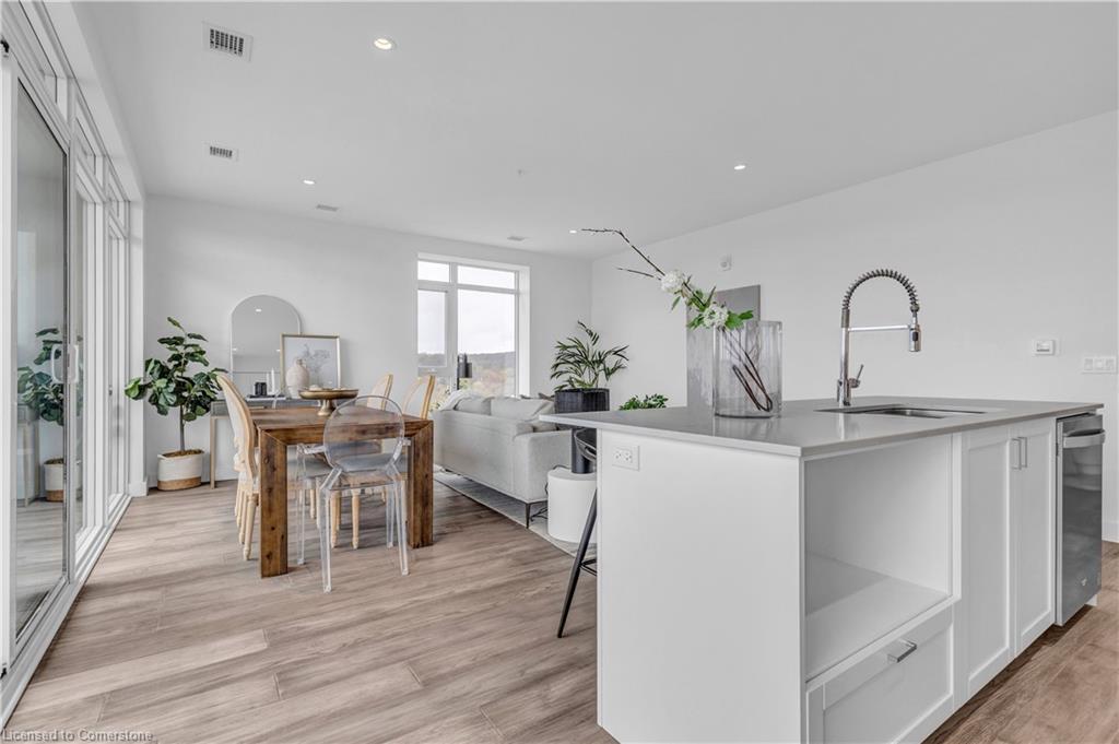 1414-15 Glebe Street, Cambridge, ON - Indoor Photo Showing Other Room