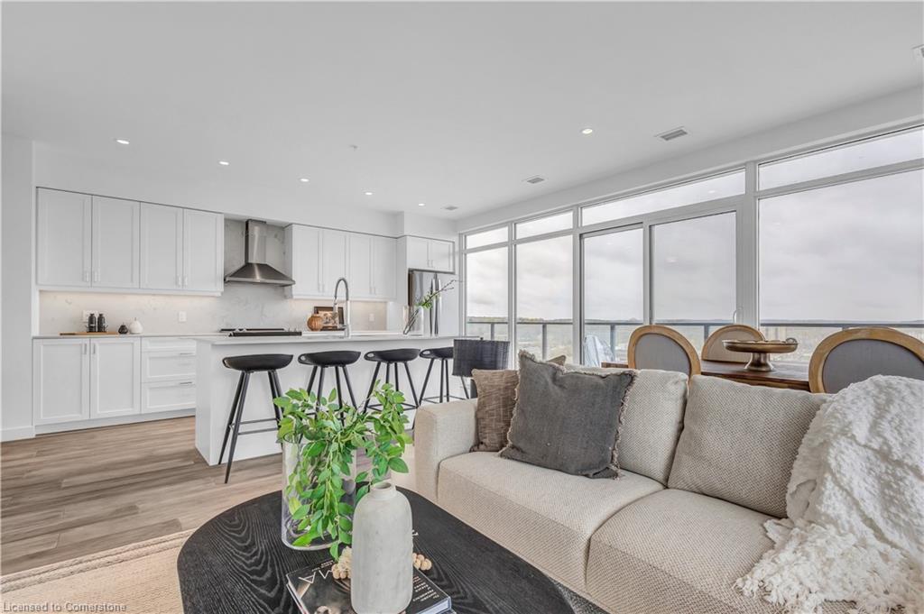 1414-15 Glebe Street, Cambridge, ON - Indoor Photo Showing Living Room