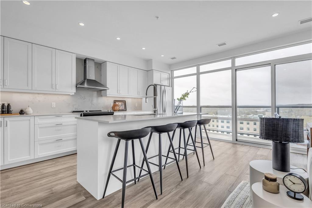 1414-15 Glebe Street, Cambridge, ON - Indoor Photo Showing Kitchen With Upgraded Kitchen