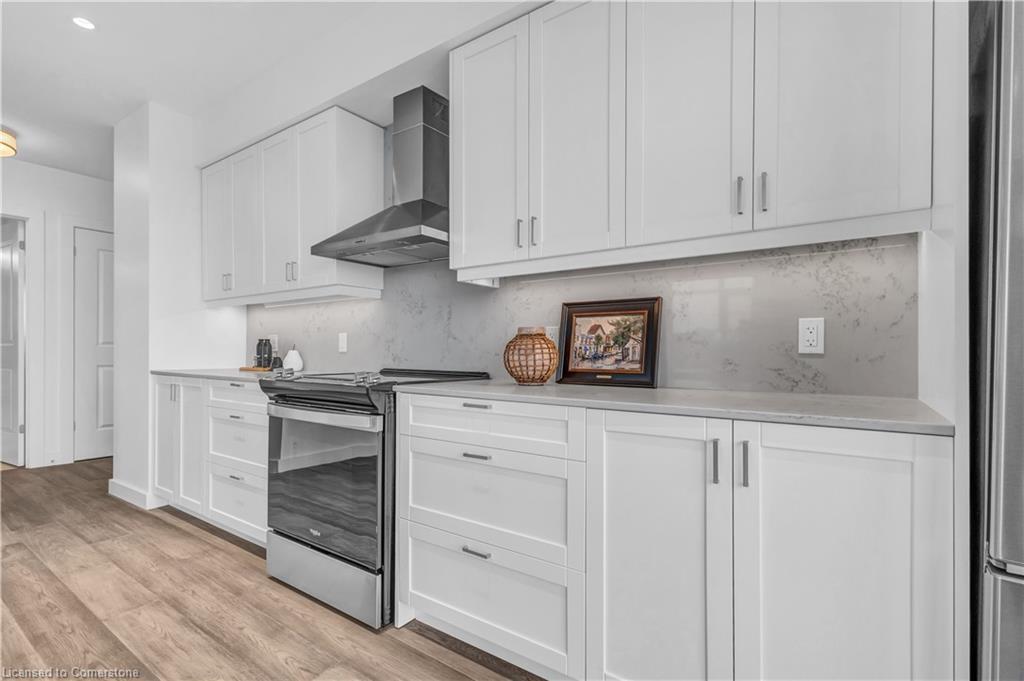 1414-15 Glebe Street, Cambridge, ON - Indoor Photo Showing Kitchen With Upgraded Kitchen