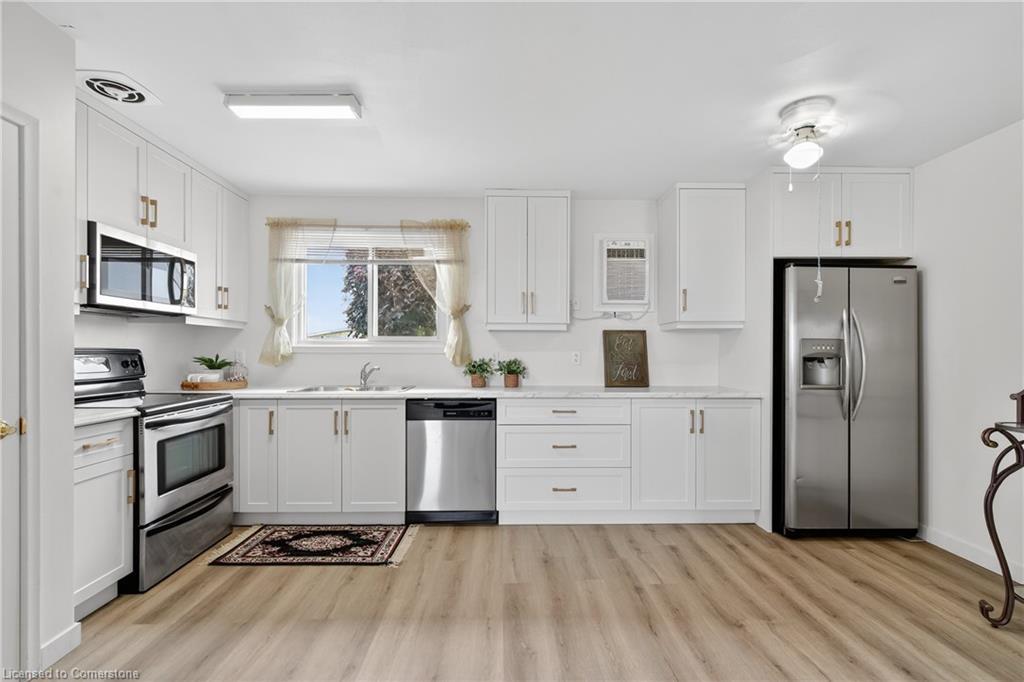2041 Third Street Louth, St. Catharines, ON - Indoor Photo Showing Kitchen