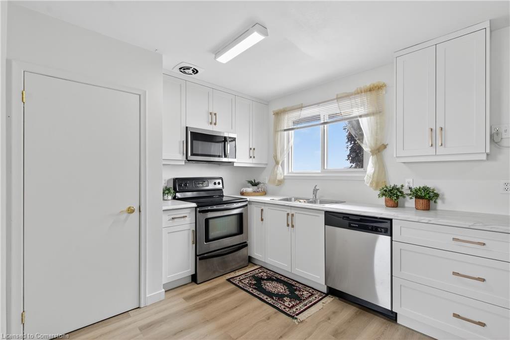 2041 Third Street Louth, St. Catharines, ON - Indoor Photo Showing Kitchen With Double Sink