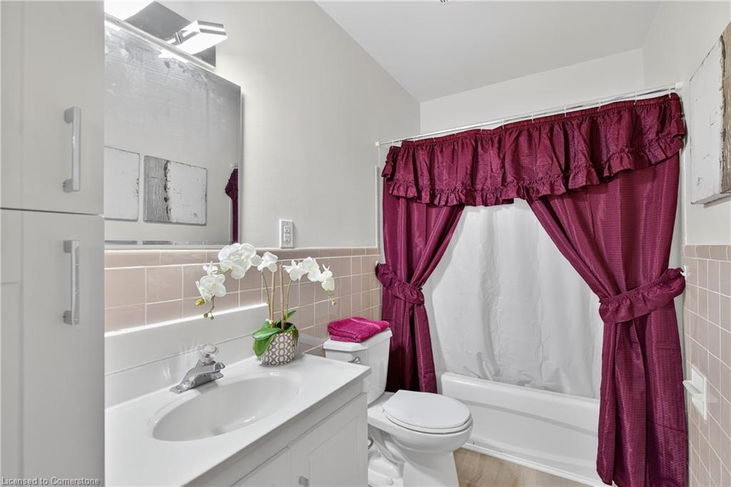 2041 Third Street Louth, St. Catharines, ON - Indoor Photo Showing Bathroom