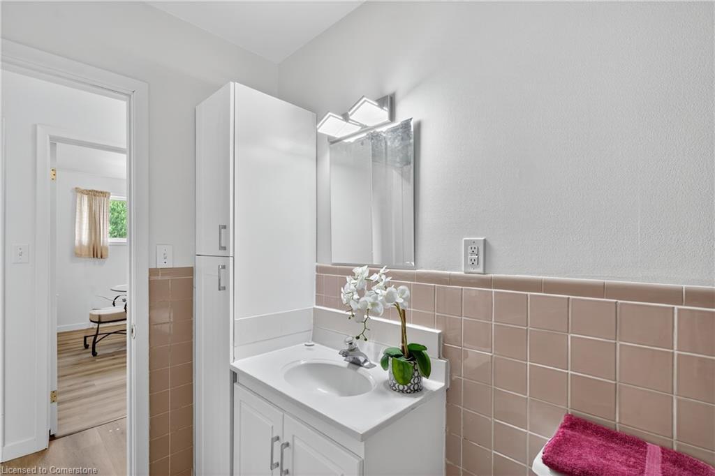 2041 Third Street Louth, St. Catharines, ON - Indoor Photo Showing Bathroom