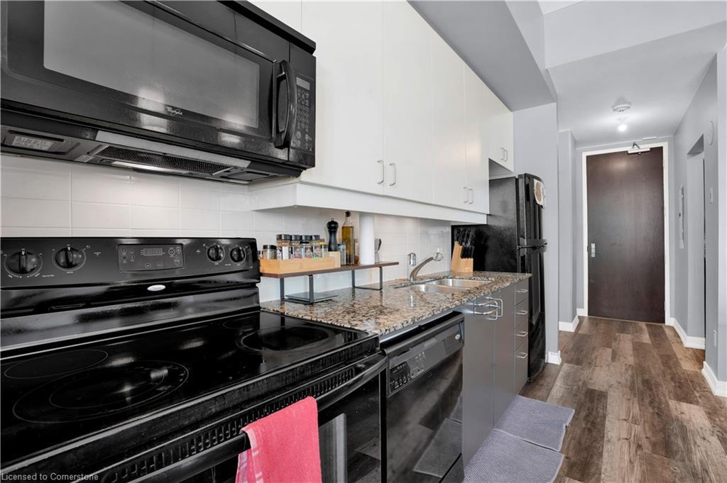 802-191 King Street S, Waterloo, ON - Indoor Photo Showing Kitchen