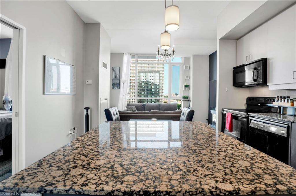 802-191 King Street S, Waterloo, ON - Indoor Photo Showing Kitchen