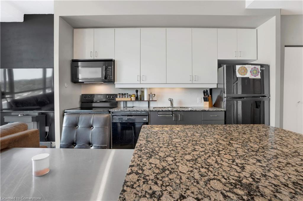 802-191 King Street S, Waterloo, ON - Indoor Photo Showing Kitchen