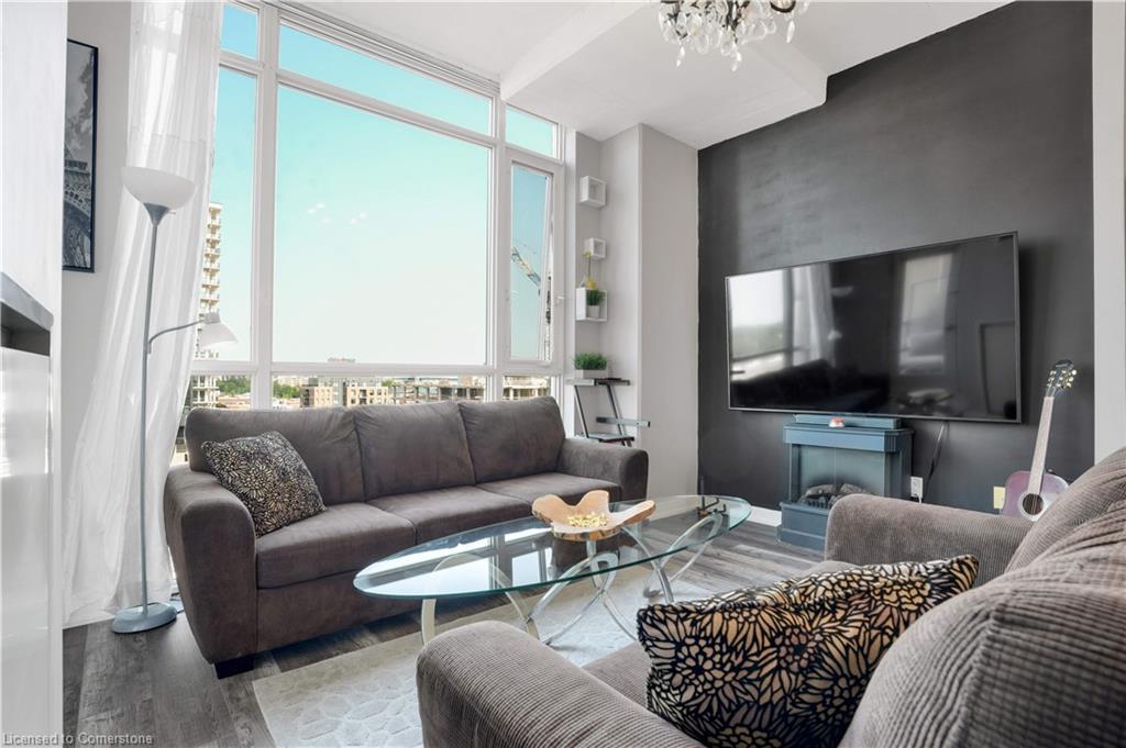 802-191 King Street S, Waterloo, ON - Indoor Photo Showing Living Room