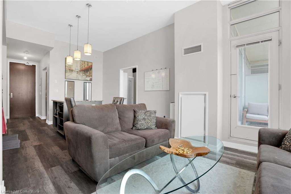 802-191 King Street S, Waterloo, ON - Indoor Photo Showing Living Room