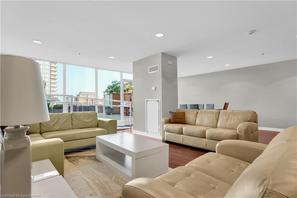 802-191 King Street S, Waterloo, ON - Indoor Photo Showing Living Room