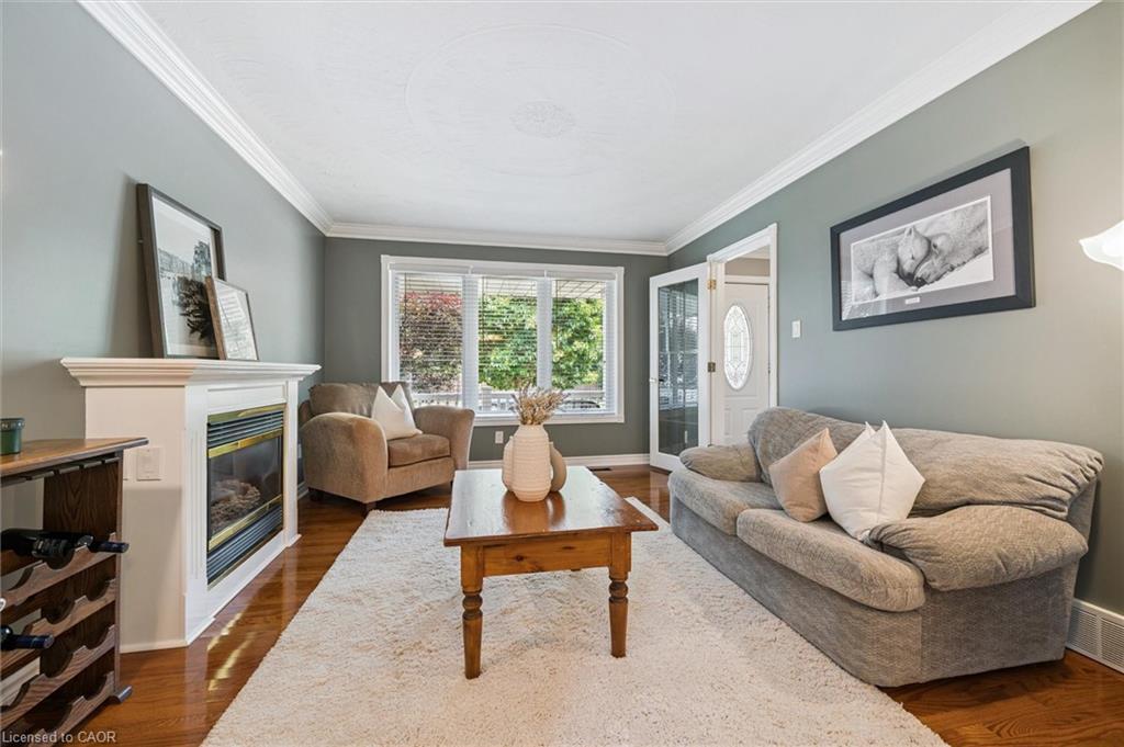114 Delavan Drive, Cambridge, ON - Indoor Photo Showing Living Room With Fireplace