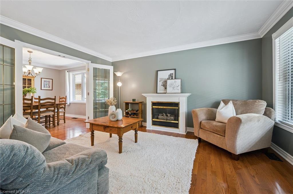 114 Delavan Drive, Cambridge, ON - Indoor Photo Showing Living Room With Fireplace