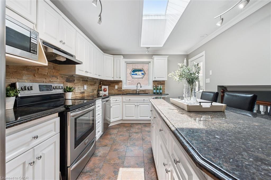 114 Delavan Drive, Cambridge, ON - Indoor Photo Showing Kitchen With Stainless Steel Kitchen