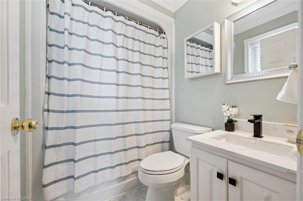 114 Delavan Drive, Cambridge, ON - Indoor Photo Showing Bathroom