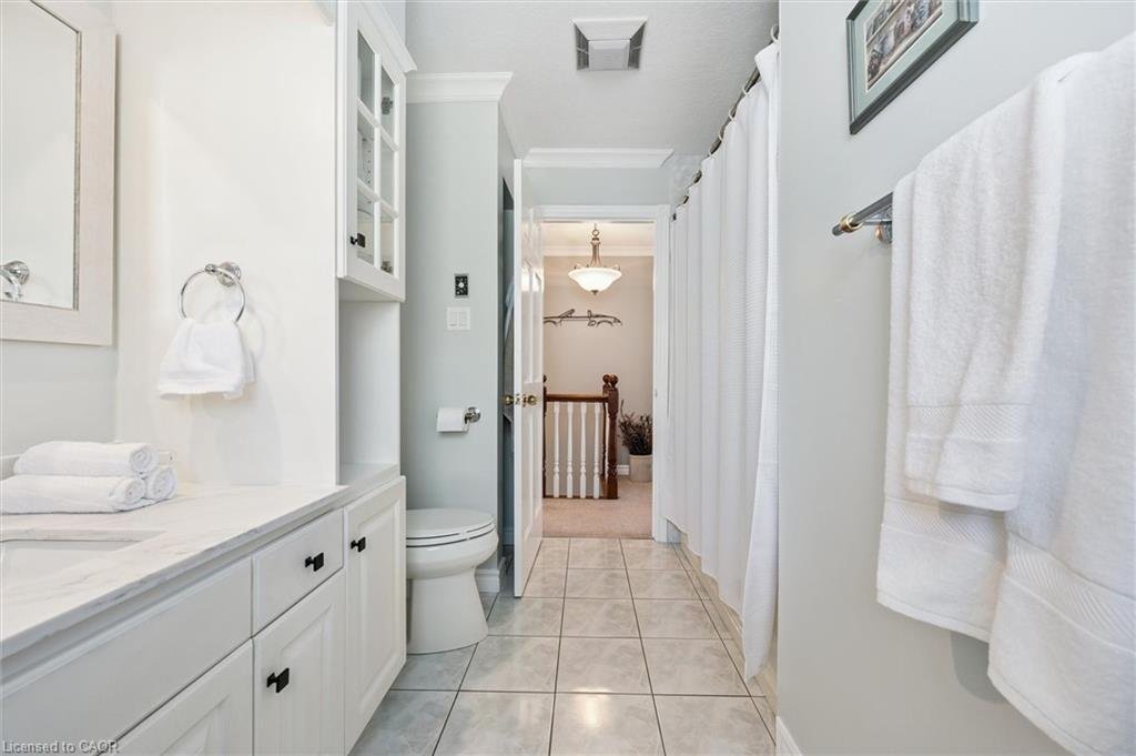 114 Delavan Drive, Cambridge, ON - Indoor Photo Showing Bathroom