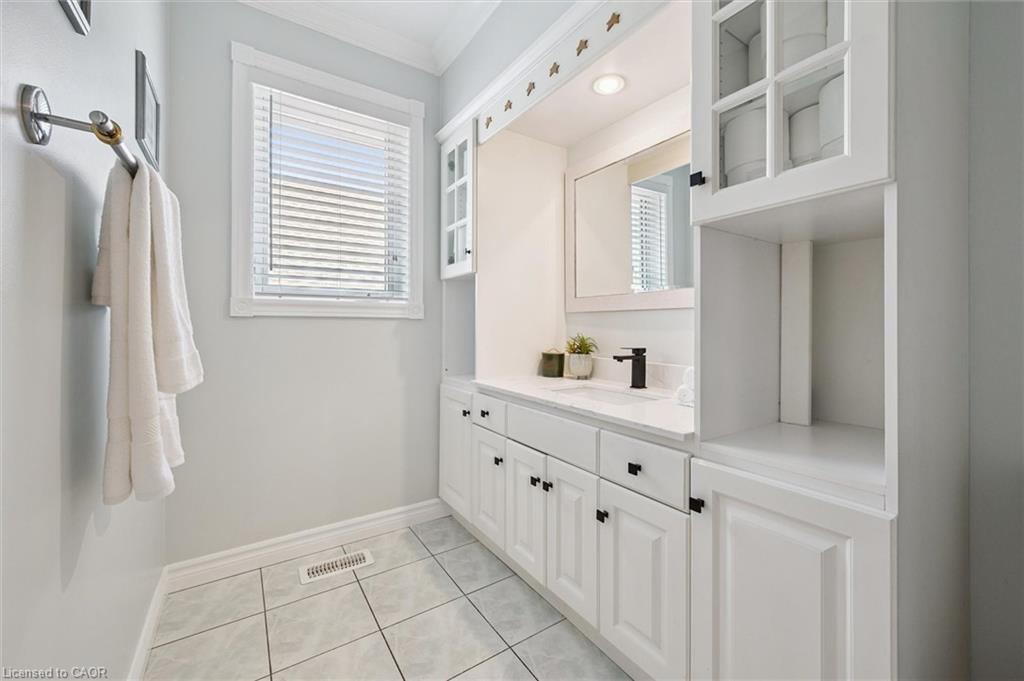 114 Delavan Drive, Cambridge, ON - Indoor Photo Showing Bathroom