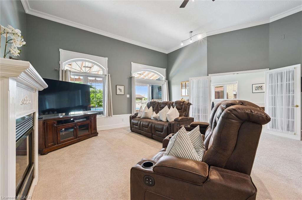 114 Delavan Drive, Cambridge, ON - Indoor Photo Showing Living Room