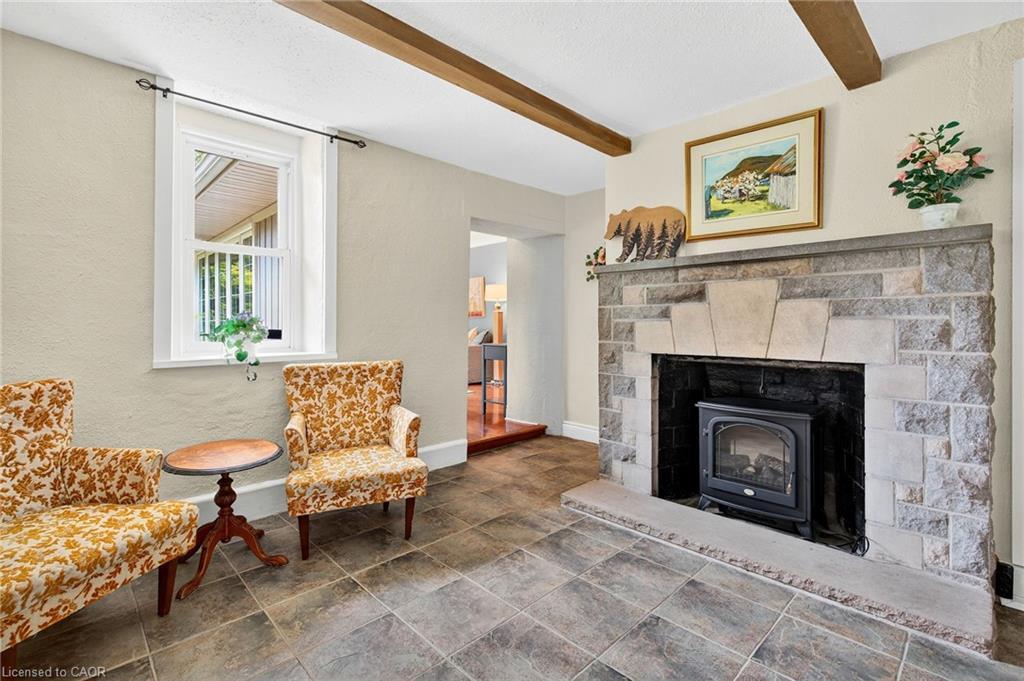 1786 York Road, Niagara-On-The-Lake, ON - Indoor Photo Showing Living Room With Fireplace