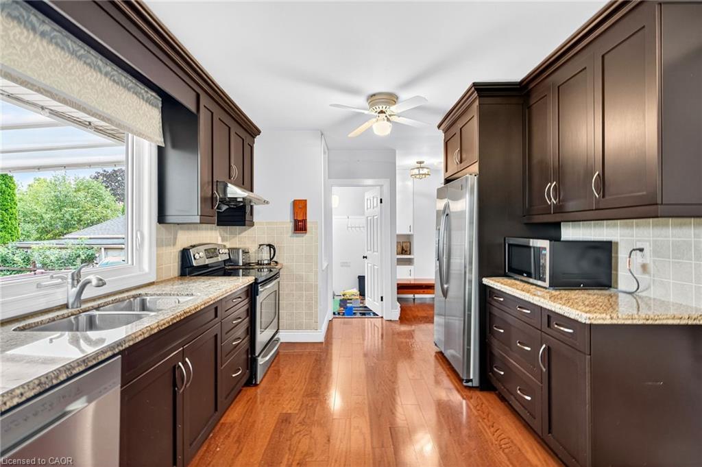 1786 York Road, Niagara-On-The-Lake, ON - Indoor Photo Showing Kitchen With Double Sink